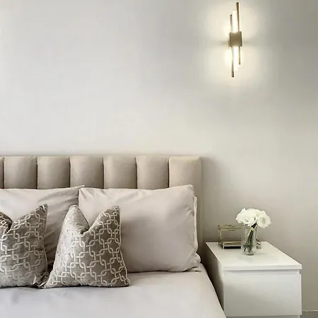 Modern Flat Center *