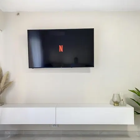 Modern Flat Center